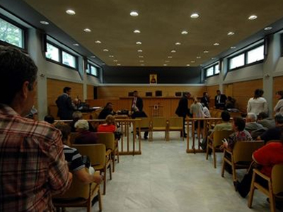 Υπέστη εγκεφαλικό όταν αντίκρισε τον βιαστή του γιου της